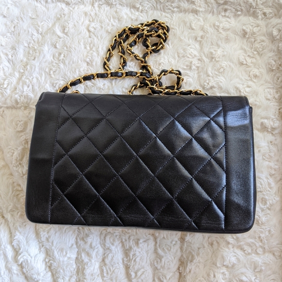 SOLD. Chanel Black Lambskin Medium Diana - Picture 2 of 13